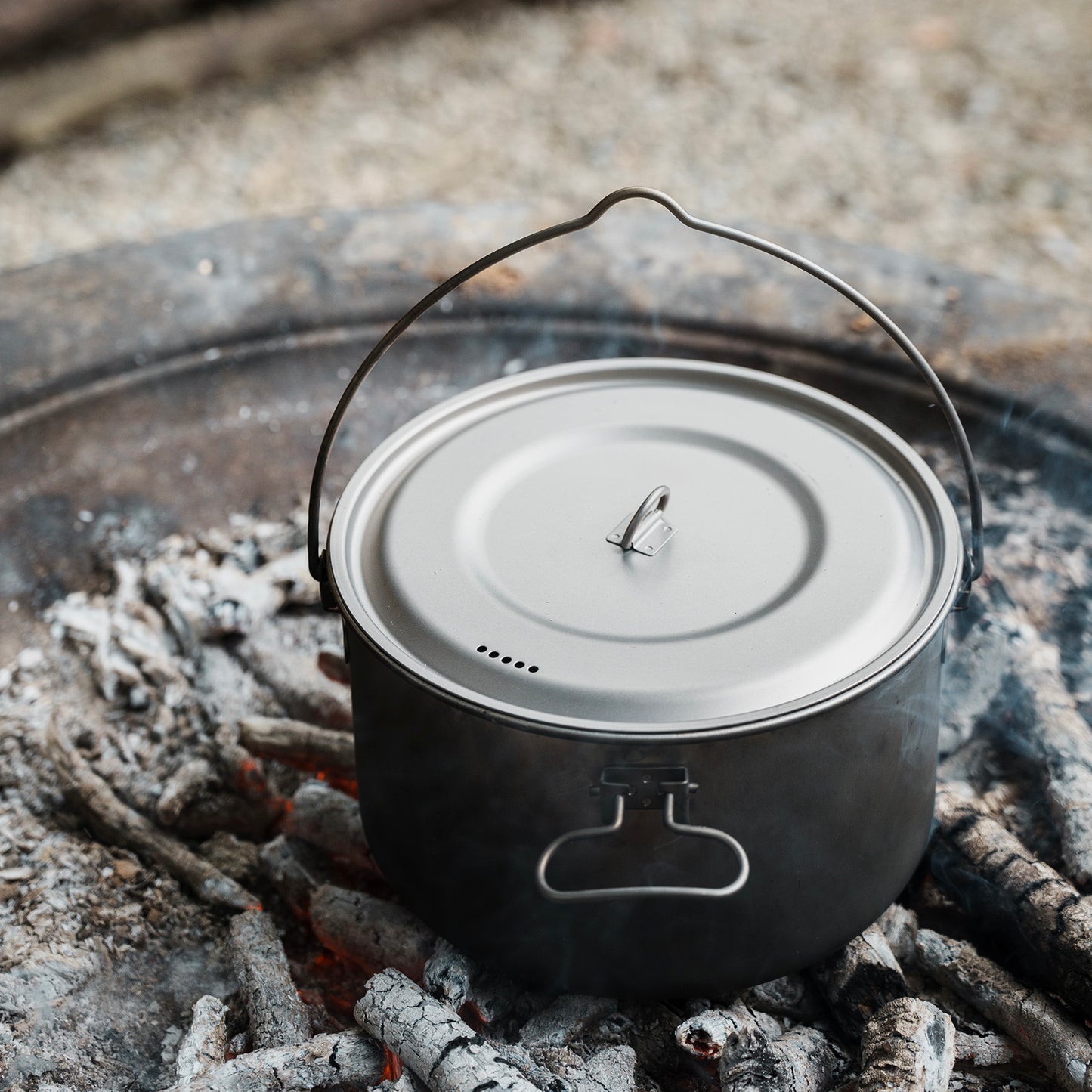 Boundless Voyage Titanium Hanging Pot for Outdoor Camping Backpacking Hiking Ultralight Portable Cooking Pot Camp Kitchen Cookware 1300ML/1950ML/2900ML Ti2043C-Ti2045C