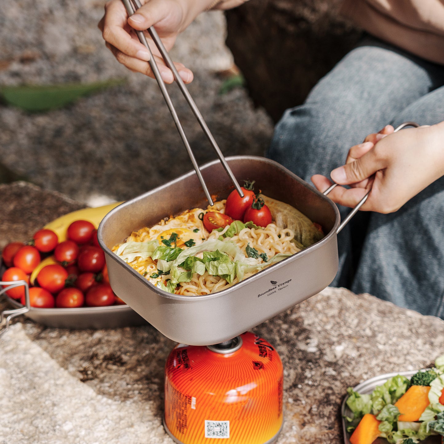 Boundless Voyage 1000ml Titanium Military Mess Tin with Lid & Folding Handle, Portable Bushcraft Cookware Multi-Purpose Lunch Box Bowl Pan for Outdoor Camping Ti2084C