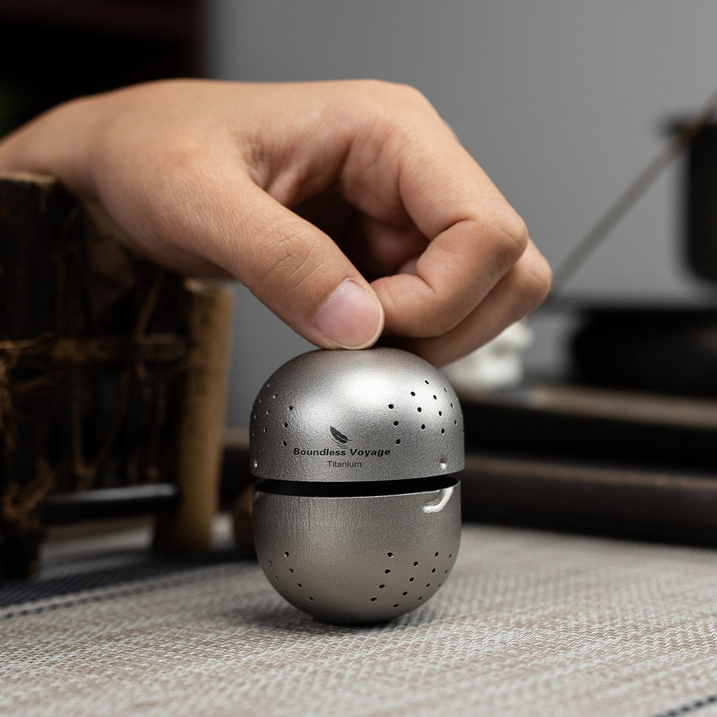 Boundless Voyage Titanium Tea Ball infuser for Loose Tea Spices with Extended Chain Lightweight Tea Bag Filter Mesh Tea Strainer Mug Teapot Home Kitchen Tools Teaware Ti3207D
