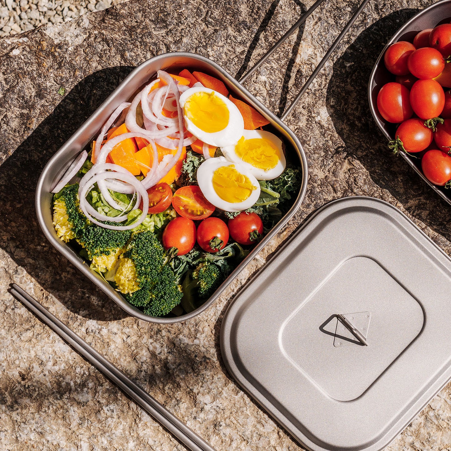 Boundless Voyage 1000ml Titanium Military Mess Tin with Lid & Folding Handle, Portable Bushcraft Cookware Multi-Purpose Lunch Box Bowl Pan for Outdoor Camping Ti2084C