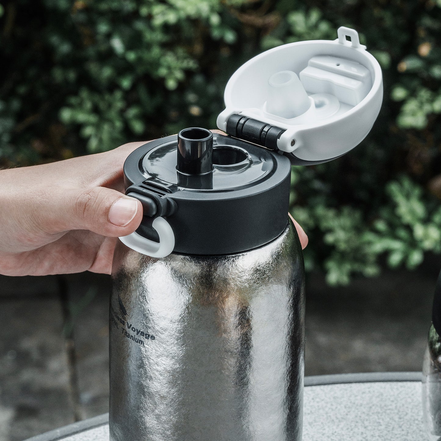 Boundless Voyage 630ml Double-Wall Vacuum Titanium Water Bottle, Leakproof Lightweight Coffee Sport Bottle for Travel, Outdoor & Office Ti3254D