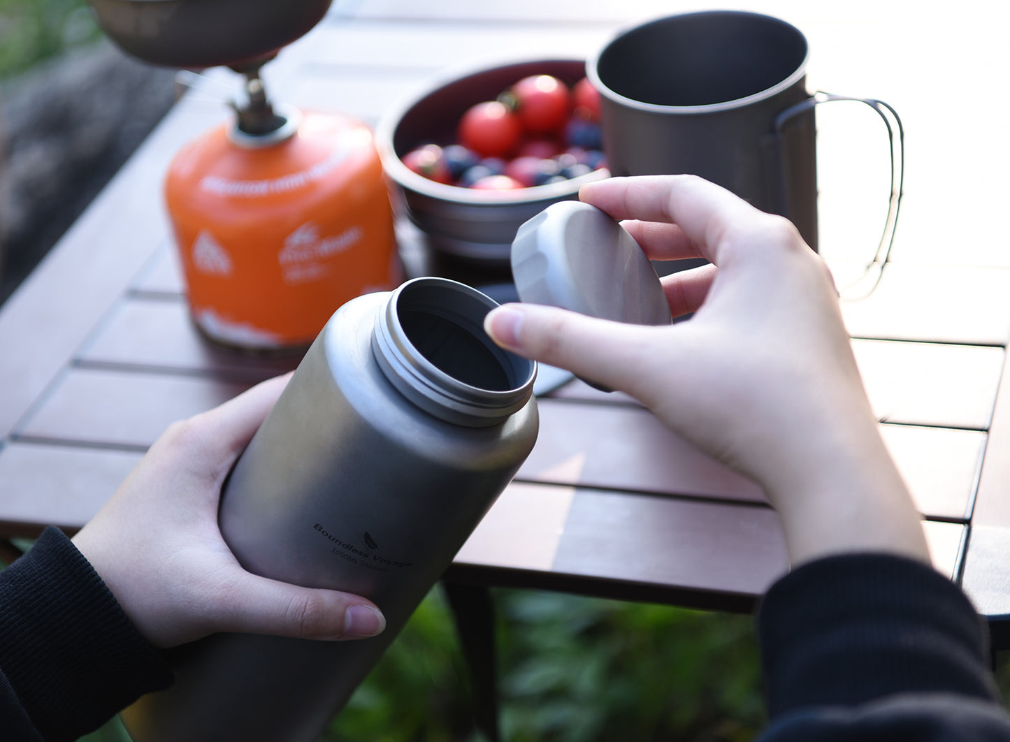 Boundless Voyage 1050ml Titanium Water Bottle with 600ml Flat Lid Nesting Cup, Portable Pure Titanium Survival Canteen Mug Kit, Lightweight Travel Tableware for Hiking Bushcraft Picnic Ti3007D