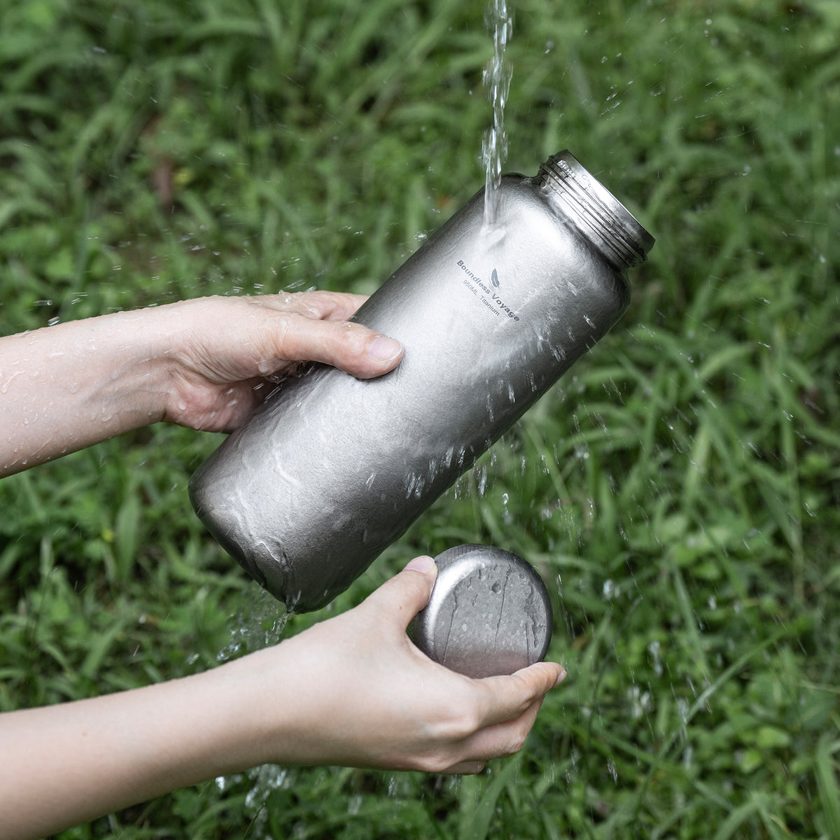 Wide-mouth pure titanium water bottle for cold drinks and outdoor use