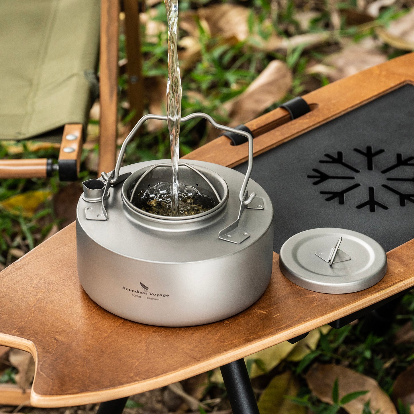 Boundless Voyage 700ml Ultralight Titanium Camping Kettle with Foldable Handle, Single-Layer Open Fire Bushcraft Water Pot Ti3103D / Ti3104D