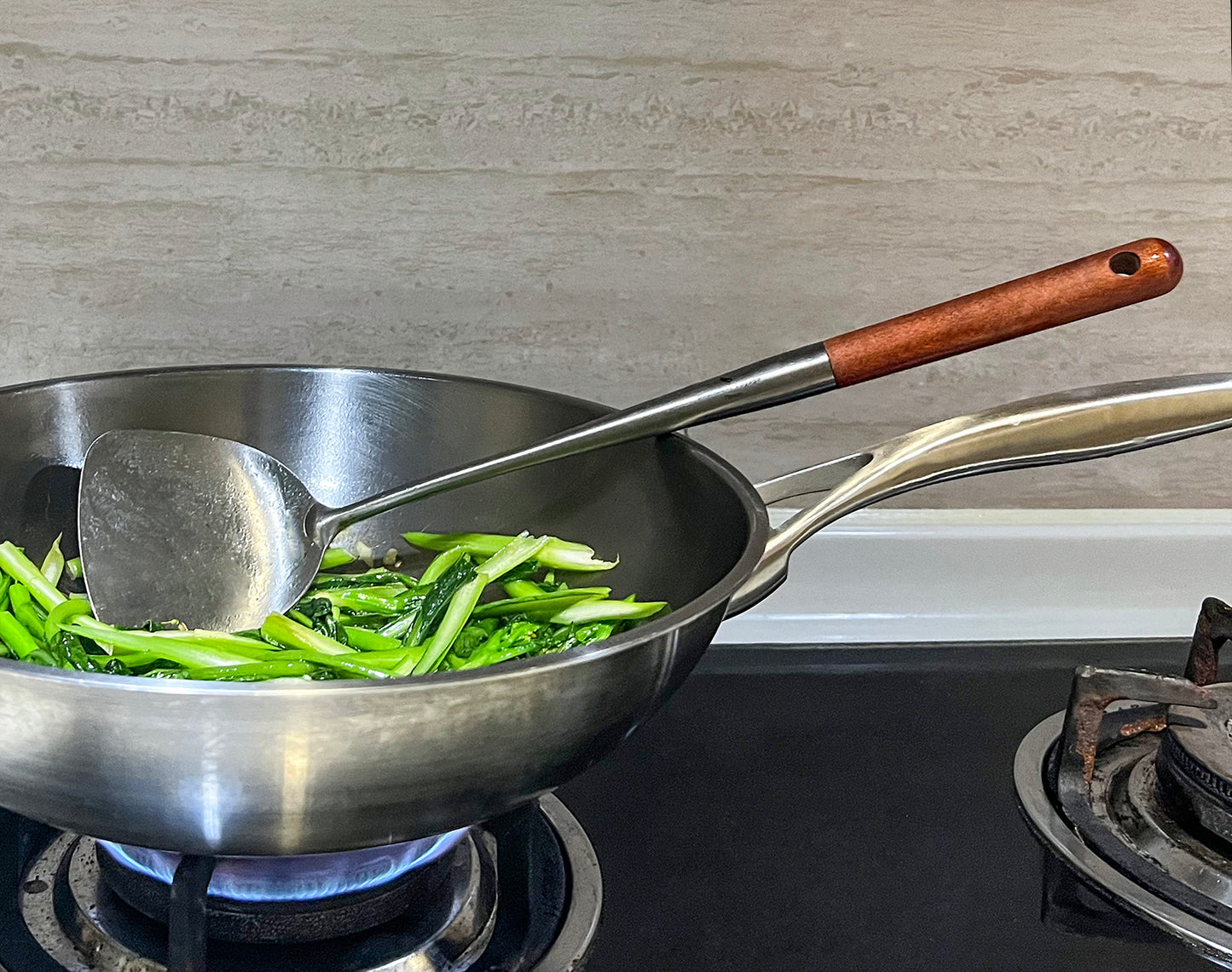 Boundless Voyage Pure Titanium Wok Spatula, Lightweight Cooking Turner with Wooden Handle, Durable Kitchen Utensil for Home & Outdoor Cooking Ti5003P