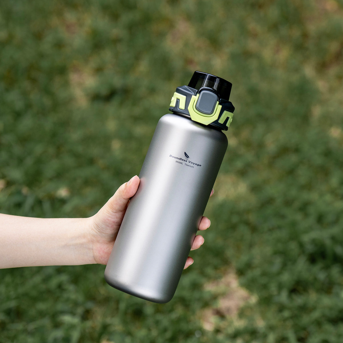 Ti3018D titanium bottle with sandblasted matte finish
