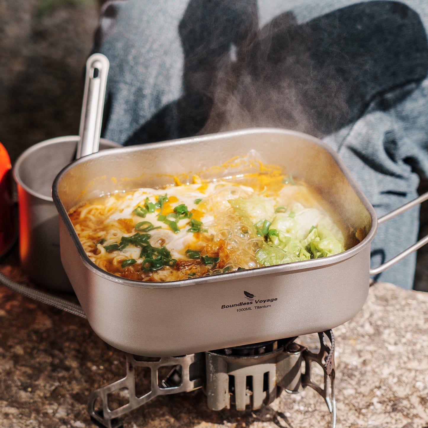 Boundless Voyage 1000ml Titanium Military Mess Tin with Lid & Folding Handle, Portable Bushcraft Cookware Multi-Purpose Lunch Box Bowl Pan for Outdoor Camping Ti2084C